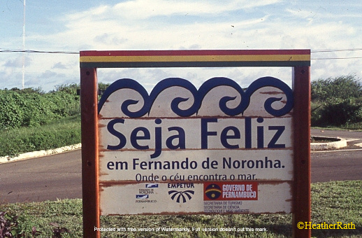 'Be Happy in Fernando de Noronha'