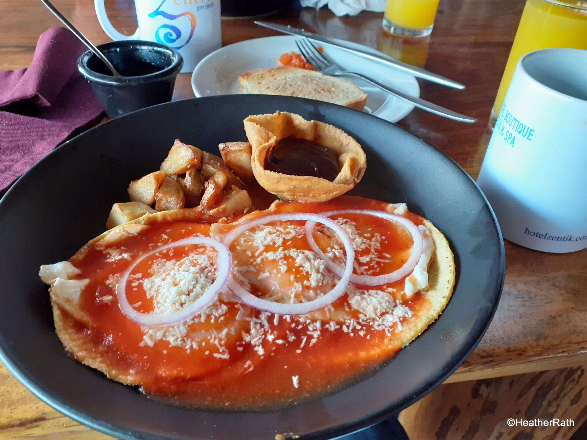 Huevos fritos at Restaurante Naino (Zentik)