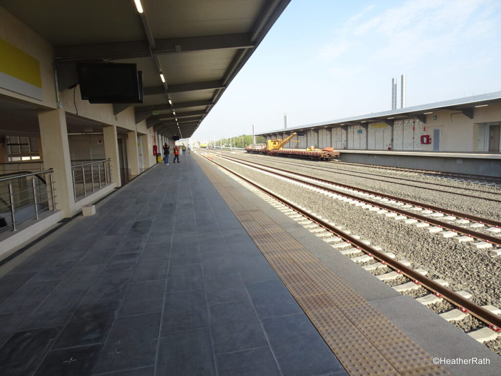 boarding area/platform at Valladolid