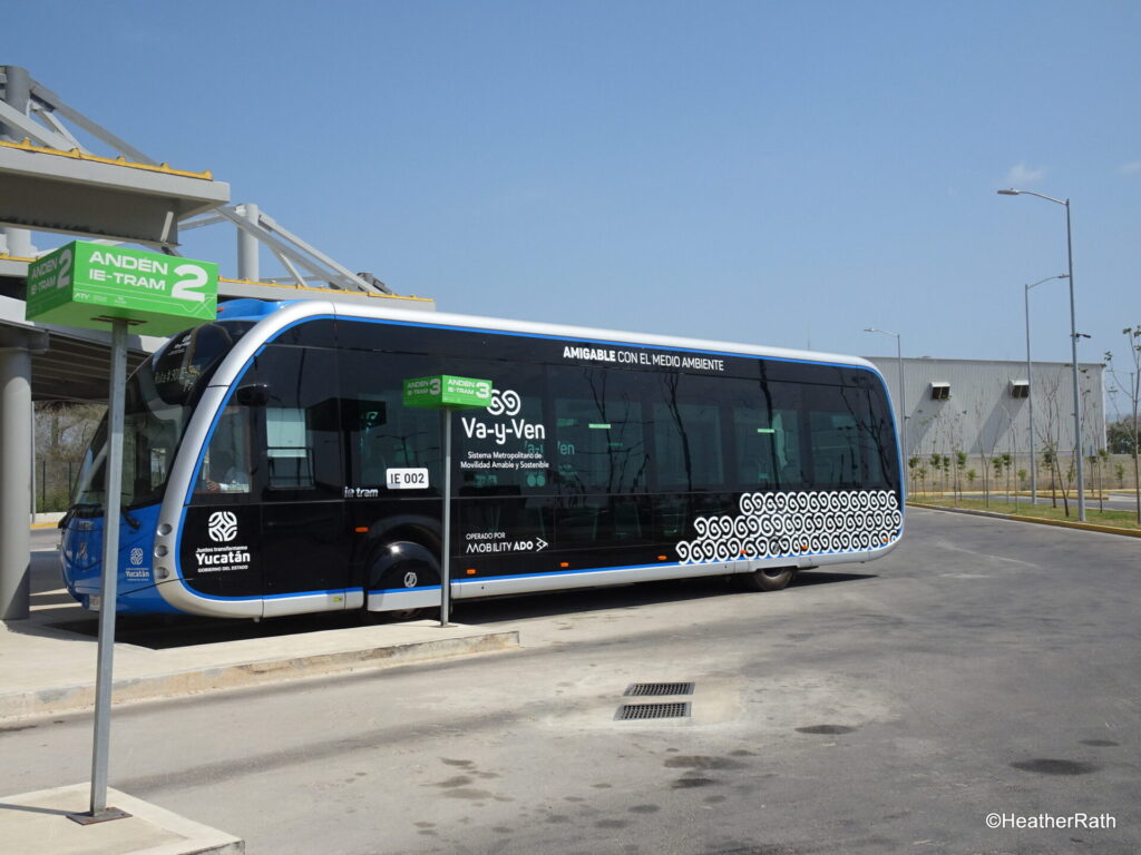 picture of the electric IE shuttle bus from the train to Merida