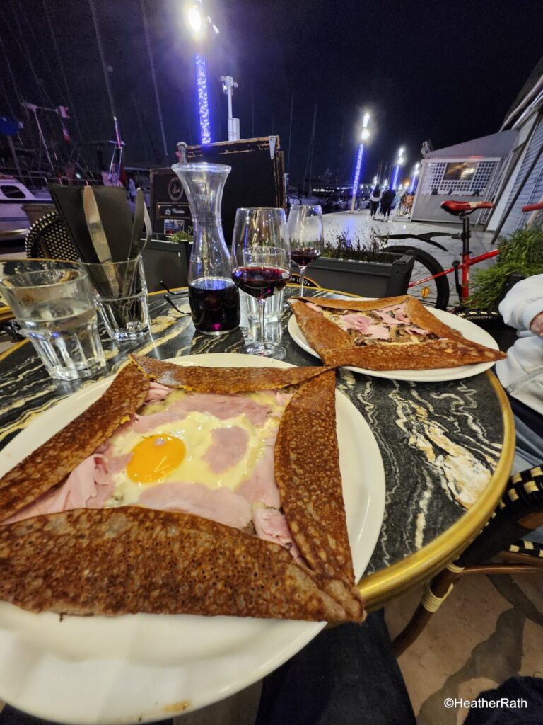 photo of crepes and wine at Brasserie de Reale in Toulon France
