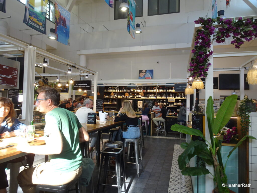 people eating at one of the restaurant counters in Les Halles