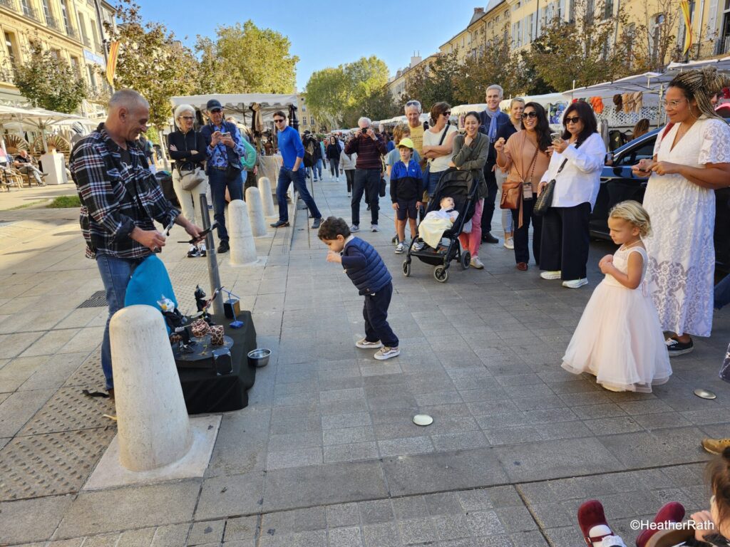 We came across this scene as we spend a day in Aix en Provence
A liitle boy dances with the puppets as his sister watches at the Cours Mirabeau Market