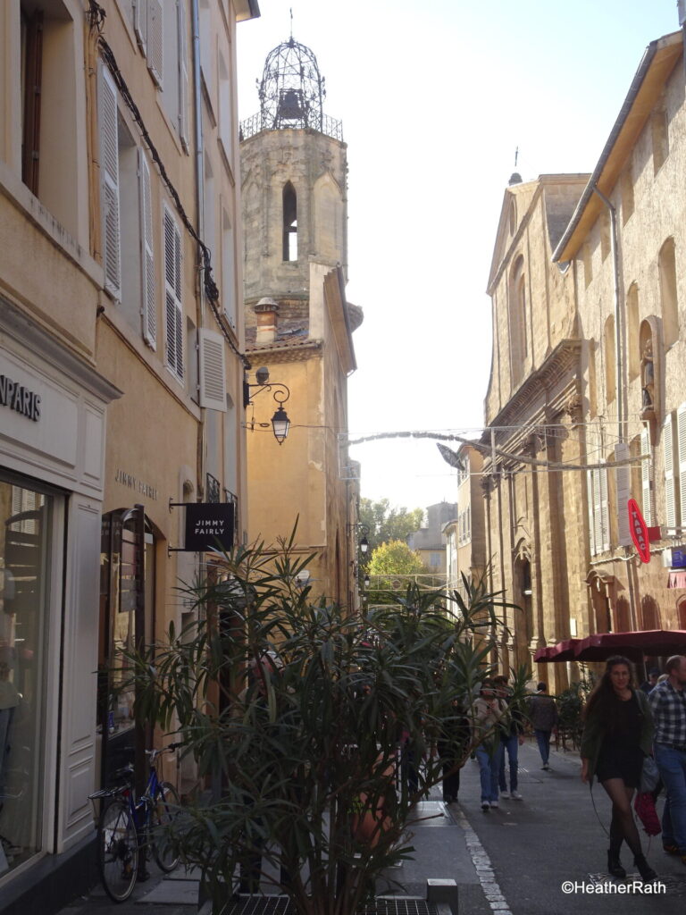 Eglise du Saint-Esprit in a narrow street