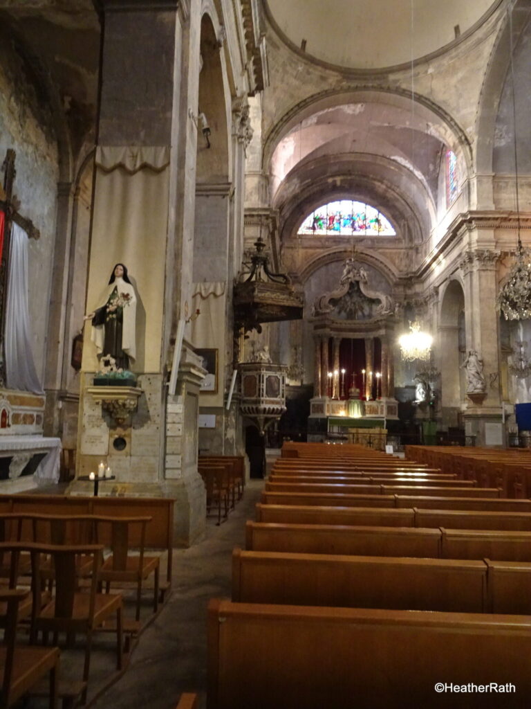 interior view of nave and the altar of  Eglise du Saint-Esprit 