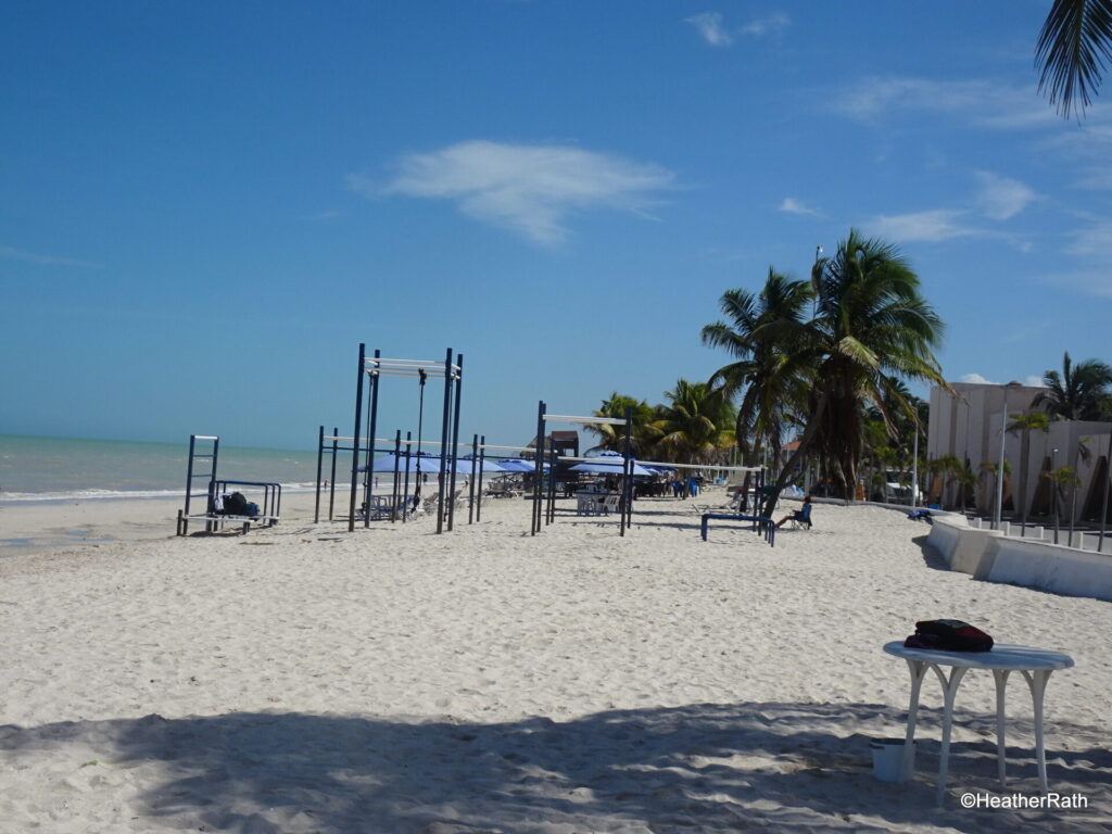 pic of free fitness equipment of the Progreso beach