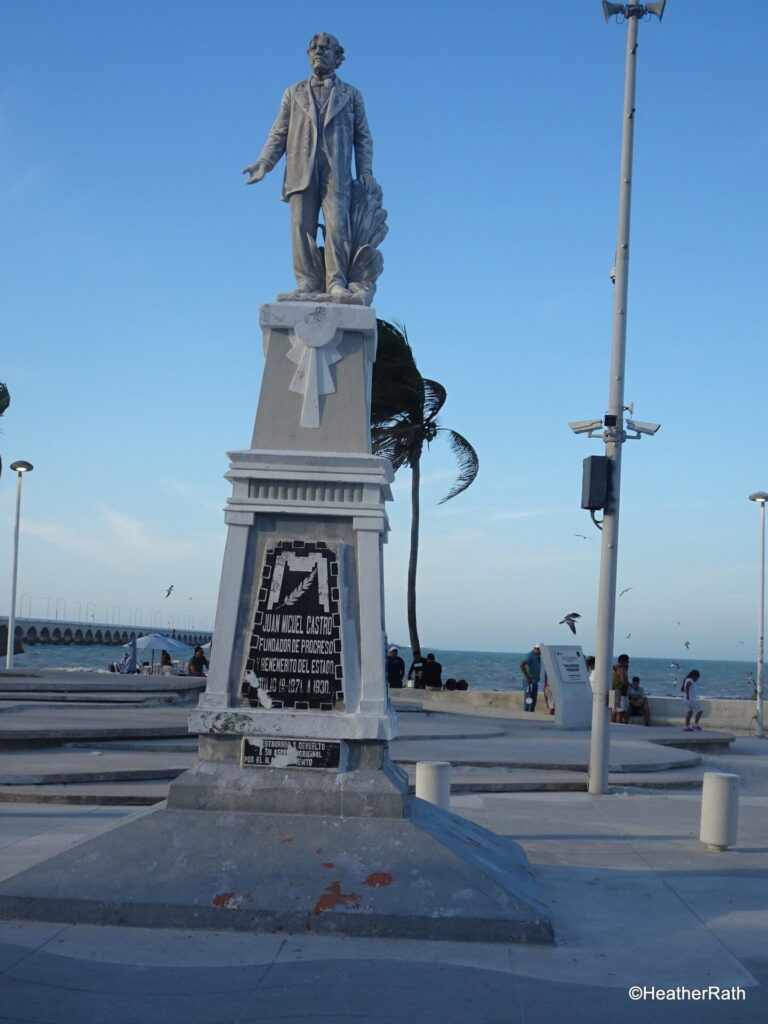 photo of the monument to the founder of Progreso Yucatan - Juan Miguel Castro Martin