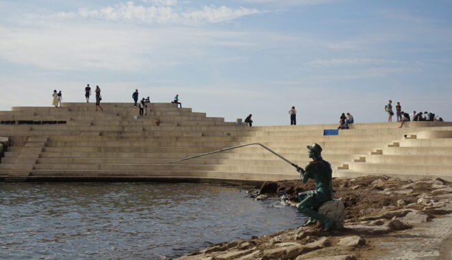 photo of sfinska steps with bronze fisherman