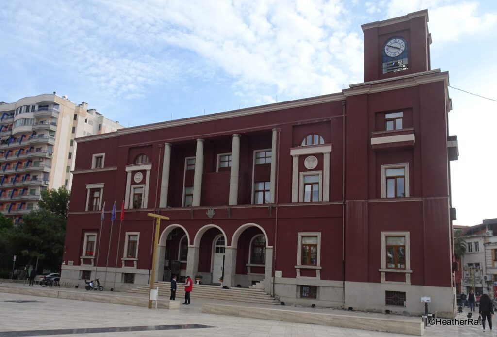 pic of the city hall of Durres