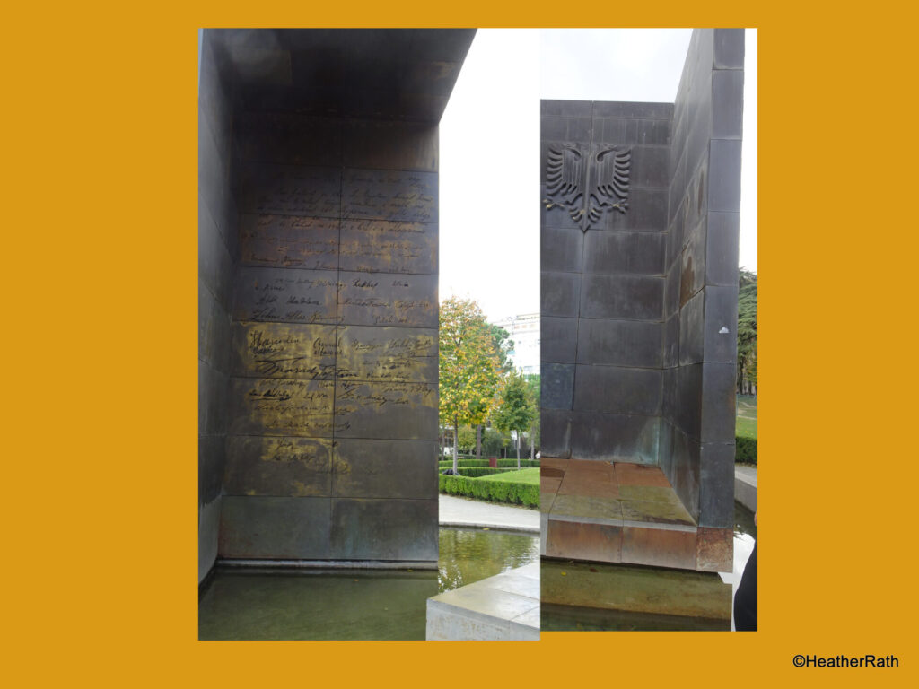 photo of the Independence Memorial in Tirana