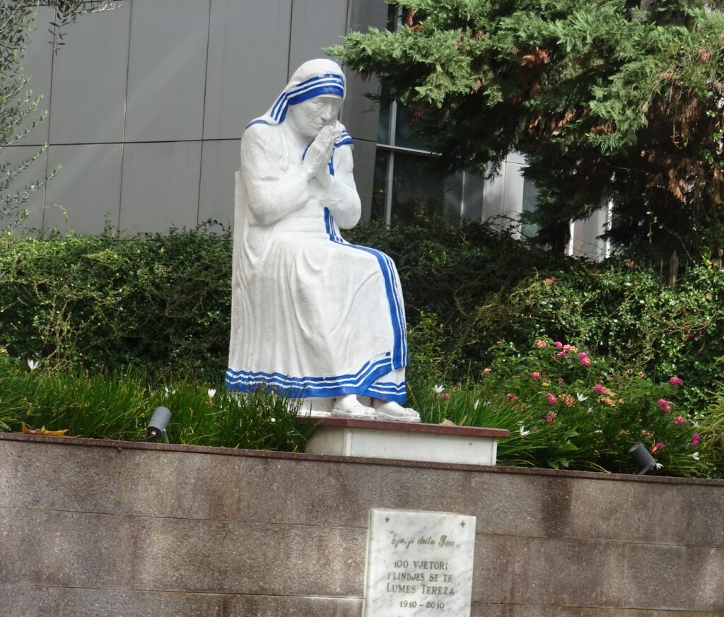 Statue of Mother Teresa outside St. Paul's Catherdral